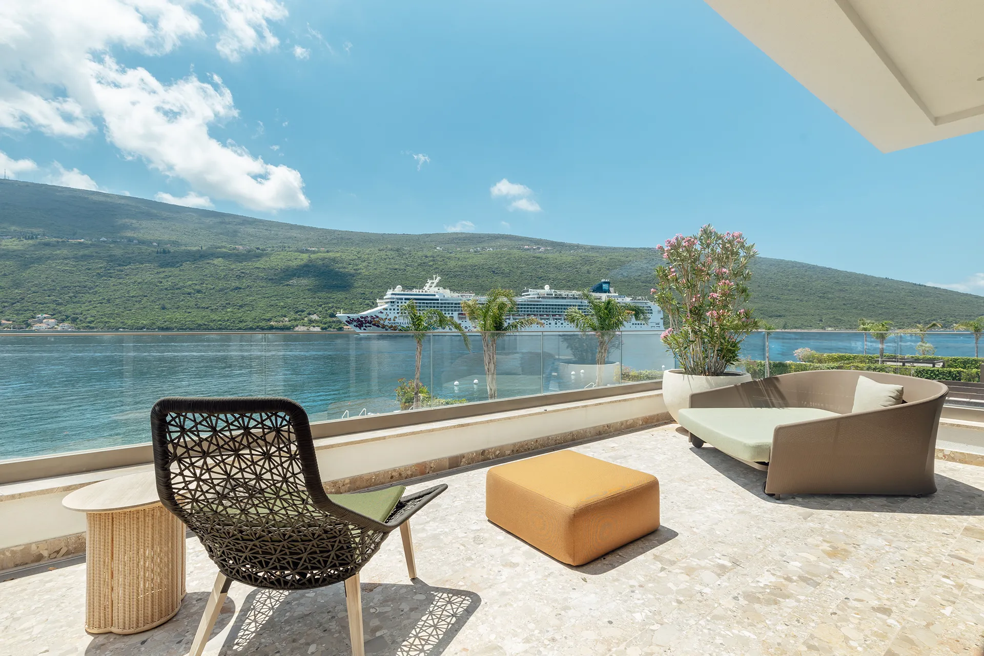 5 причин, почему журнал Independent включил Portonovi в список 12 лучших локаций для солнечного отдыха у моря