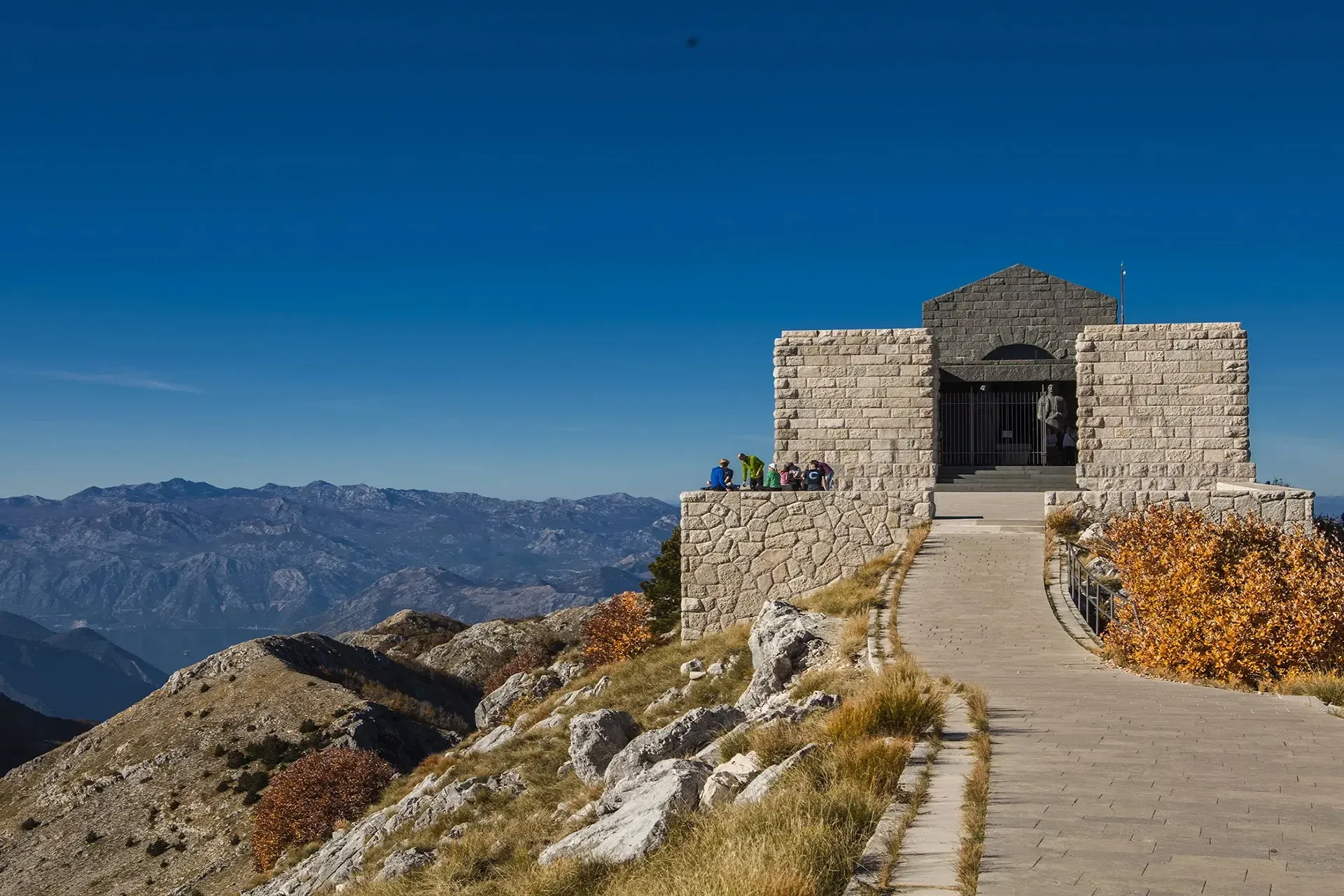 Najpoznatiji crnogorski delikates – njeguški pršut