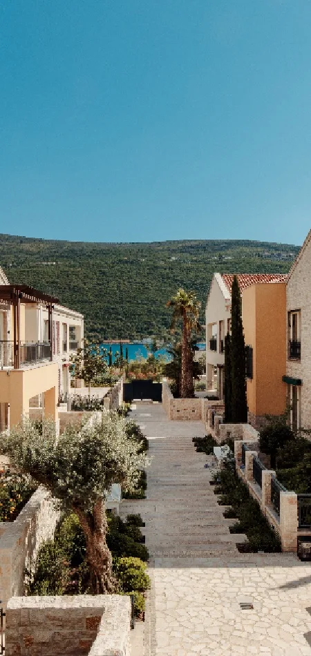 РЫНОК НЕДВИЖИМОСТИ В ЧЕРНОГОРИИ РАСЦВЕТАЕТ, ИНОСТРАННЫЕ ИНВЕСТОРЫ ВЛОЖИЛИ РЕКОРДНЫЕ СУММЫ!