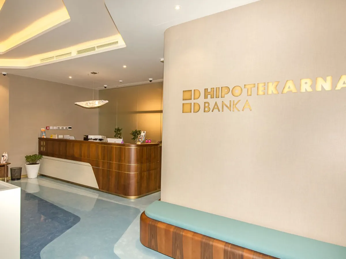 БАНК HIPOTEKARNA